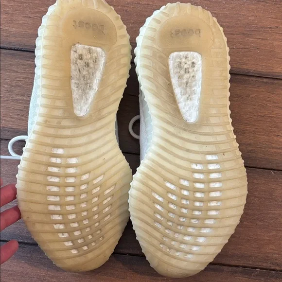 White Yeezy 350 - Picture 3 of 4